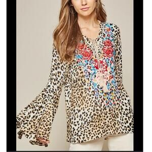Savanna Jane Lepards Cheetah Embroidered Bell Sleeve Top M